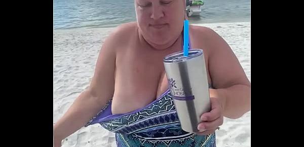  Slutty Bbw duca wife flashes her big tits on a public beach